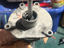 Cargar imagen en el visor de la galería, DT 150 200 hp Suzuki SHIFT ACCEL HOUSING X 26100-87D35  two stroke 1988-2003 some non-super6 150 175 200 hp

