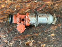 Lade das Bild in den Galerie-Viewer, ulgy 150 175 200 hp Yamaha HPDI Fuel Injector 68F-13761-00-00 2.6L two stroke 2000-2011 cleaned
