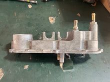 Lade das Bild in den Galerie-Viewer, 250 hp Mercury Optimax VST VAPOR SEPARATOR COVER 889317T1 two stroke some compatibility 75-250 hp

