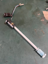 Lade das Bild in den Galerie-Viewer, 150 200 225 250 hp Yamaha OIL LEVEL GAUGE 6E5-85720-04-00 V6 Two-Stroke 1995-2004 OX66 some 115 130 hp compatibility
