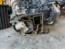 Lade das Bild in den Galerie-Viewer, vf 90 hp Yamaha UPPER CASING 6EK-45111-00-8D, EXHAUST GUIDE 6EK-41137-01-00, MUFFLER 6FP-14711-00-CA, BRACKET CLAMPS 6EK-43111-00-8D 6EK-43112-00-8D, SWIVEL 6EK-43311-00-8D four stroke 2017-2024
