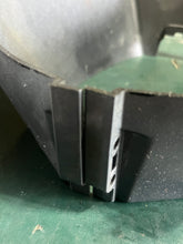 Lade das Bild in den Galerie-Viewer, 50 40 hp Yamaha bottom cowling APRON 63D-42741-00-4D 1995-2006
