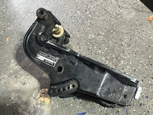 Cargar imagen en el visor de la galería, DF 40 50 hp Suzuki Clamp Brackets port 41121-97E03-0EP strbd 41111-97E02-0EP four stroke 1999-2009
