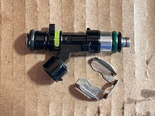 Load image into Gallery viewer, f 115 hp Yamaha fuel INJECTOR 6EK-13761-00-00 four stroke 2014-2021 CLIP 6AW-13577-10-00 some 130 hp compatibility
