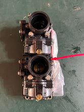 Load image into Gallery viewer, 90 115 hp Johnson Evinrude 0439007 CARBURETOR ASSY port 439007 0436893 INTAKE MANIFOLD 339673 Two Stroke NLA 1997-2000
