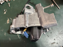 Load image into Gallery viewer, DF 225 250 200 hp Suzuki VST TOP COVER 15600-98J00 NEEDLE 13370-93J10 FLOAT 15650-93J00 four stroke 2004-2011
