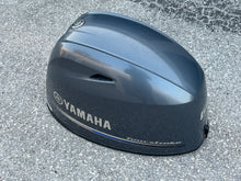 Lade das Bild in den Galerie-Viewer, f 60 70 50 hp Yamaha TOP COWLING with some decals 6CJ-02 6CJ-03 6CJ-00 6CJ-01 four stroke 2010-2024 some compatibility between USA &amp; international models 6CJ-42610-02-00  6CJ-42610-01-00  6CJ-42610-00-00  6CJ-42610-03-00 6CJ-4261A-00-00
