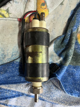 Lade das Bild in den Galerie-Viewer, f 250 225 200 Yamaha FUEL PUMP 69J-24410-00-00 69J-01 69J-02 four stroke mercury crossover 888251T01
