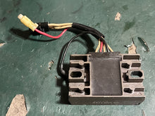 Lade das Bild in den Galerie-Viewer, DF 30 25 hp Suzuki RECTIFIER REGULATOR 32800-94L00 four stroke 2015-2019
