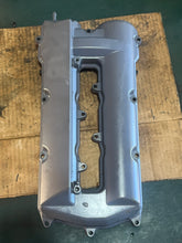 Load image into Gallery viewer, f 225 hp Yamaha 69J-11191-00-1S CYLINDER HEAD COVER 1 four stroke 2002-07
