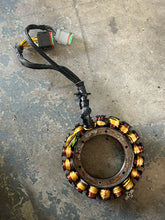 Lade das Bild in den Galerie-Viewer, 175 150 135 115 hp Ficht Evinrude STATOR 0586514 two stroke 2000-2006
