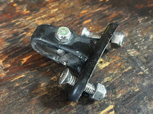 Cargar imagen en el visor de la galería, sold local jan2026——25 30 hp Johnson Evinrude ANCHOR BLOCK 0332637 two stroke
