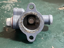 Lade das Bild in den Galerie-Viewer, f 250 225 200 hp Yamaha thermostat cover 2 anode 6P2-1240H-00-9S 69J-1240H-00-1S four stroke 2002-2018
