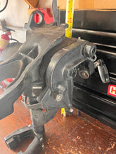 Load image into Gallery viewer, 8 9.9 15 hp Mercury SWIVEL BRACKET 3402-8831A8 3402-8831T08 SWIVEL HEAD 42213A24 CLAMPS 3404-8894A8 port 3403-8892A6 strbd Two Stroke 2 Cylinder
