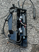 Lade das Bild in den Galerie-Viewer, vf 90 75 hp Yamaha 6FP-82310-00-00 set of two IGNITION COILS on bracket 6FP-82310-10-00 2017-2022
