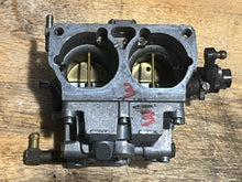 Lade das Bild in den Galerie-Viewer, 200 175 150 hp Mercury CARBURETOR SET WMH 16-1 16-2 16-3 top 3308-9672A44 3311-818650A4 818650A52, center 3308-9672A45 818650A5 818650A53, bottom 3308-9672A46 818650A6 818650A59 two stroke v6 compatible 175 150 hp
