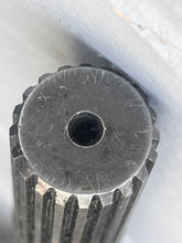 Lade das Bild in den Galerie-Viewer, SEI Lower Unit for f 225 hp Yamaha application - Kam
