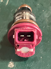 Lade das Bild in den Galerie-Viewer, 225 200 hp Mercury OPTIMAX red FUEL INJECTOR 804528 8M0222157 two stroke TESTED some compatibility 75-225 hp
