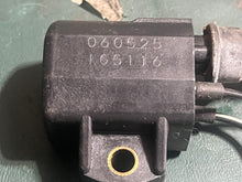 Cargar imagen en el visor de la galería, 25 30 hp Mercury EFI IGNITION COIL 898103T four stroke
