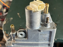 Lade das Bild in den Galerie-Viewer, PARTS ONLY - DF 50 40 hp Suzuki VST 15600-87J01 15600-87J11 FUEL VAPOR SEPARATOR Four Stroke 1999-2010 NO FUEL PUMP
