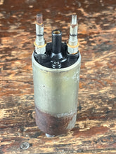 Cargar imagen en el visor de la galería, 225 250 Hp Yamaha VST FUEL PUMP 65L-13907-00-00 TWO stroke 1999-2005 can work in place of 67H-13907-00-00 66K-13907-00-00 150-250 hp, crossover Mercury 808505T 808505T01
