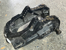 Cargar imagen en el visor de la galería, DF 40 50 hp Suzuki Clamp Brackets port 41121-97E03-0EP strbd 41111-97E02-0EP four stroke 1999-2009
