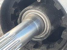 Cargar imagen en el visor de la galería, 115 hp Mercury Tower Of Power LOWER UNIT 20” long 1655-7333T42 1655-7333A42 Two Stroke 6 Cylinder
