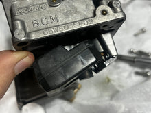 Cargar imagen en el visor de la galería, f 25 hp Yamaha CARBURETOR with Primer 65W-14901-50-00 four stroke 2004-up supersedes 65W-14901-55-00
