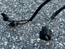 Load image into Gallery viewer, 250 hp Mercury EFI ENGINE HARNESS 825763A5 IGNITION HARNESS 825433A11 two stroke 1995 some compatibility 225 300 hp - for 4-pin ignition coils
