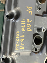 Lade das Bild in den Galerie-Viewer, DF 200 hp Suzuki CYLINDER HEAD COVER 11170-96J11 four stroke 2015-2024 some compatibility 150 175 hp
