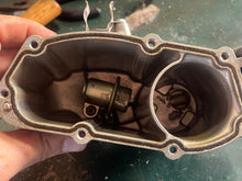 Load image into Gallery viewer, DF 225 250 200 hp Suzuki VST FUEL PUMP ASSY 15600-93J00 four stroke 2004-2011 TESTED
