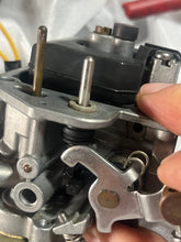 Cargar imagen en el visor de la galería, f 25 hp Yamaha CARBURETOR with Primer 65W-14901-50-00 four stroke 2004-up supersedes 65W-14901-55-00
