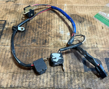 Load image into Gallery viewer, DF 40 50 hp Evinrude Suzuki 5031464 CKP SENSOR ASSY 32150-87J00 four stroke 2000
