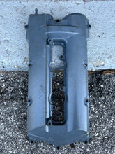 Cargar imagen en el visor de la galería, f 225 200 hp Yamaha CYLINDER HEAD COVER 2 port 69J-11192-00-1S four stroke 2002-10
