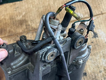 Lade das Bild in den Galerie-Viewer, sold shopify aug2025—-250 225 200 HP Yamaha 65L-14980-00-00 FLOAT CHAMBER, 65L-14182-00-00 COVER, 65L-13907-00-00 FUEL PUMP ox66 1997-1998 Two Stroke
