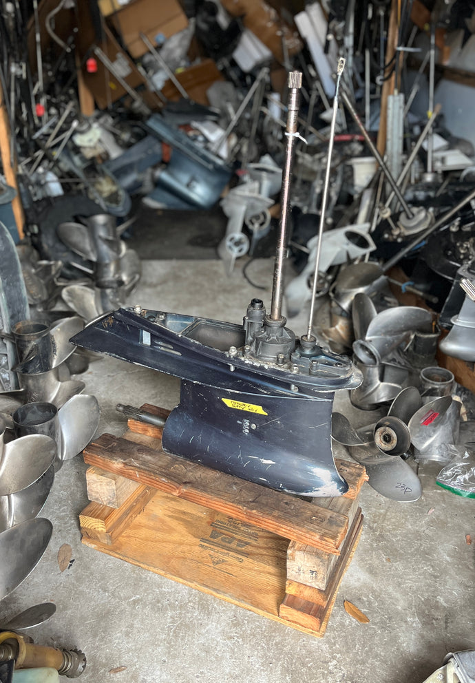 175 hp Evinrude Ficht GEAR CASE COMPLETE 5005551 painted 0351907 case 5005401 765402 Upper Drive Shaft 20 Inch 5000615 two stroke 1993-2001 measures 18 3/8” from water pump housing top shifts & pressure tests, mainly fresh water lake motor