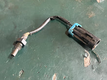 Lade das Bild in den Galerie-Viewer, 60 50 40 hp Mercury TEMPERATURE SENSOR 2-pin 8M0148668 four stroke EFI
