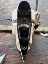 Lade das Bild in den Galerie-Viewer, 115 130 90 hp Evinrude E-tec MIDSECTION 25” EXHAUST HOUSING 5010896 EXTENSION 5008078 SWIVEL PIVOTANT 0434691 STEERING ARM 5001766 STERN BRACKETS 0351921 0351922 two stroke E115DPXAFG 2015
