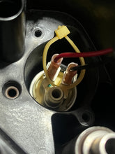 Load image into Gallery viewer, 30 25 hp Evinrude e-tec VST CHAMBER with FUEL PUMP 5007896 5006492 two stroke 2017 AA AB AF 2010-up
