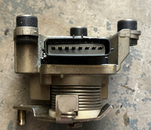 Lade das Bild in den Galerie-Viewer, f 250 hp Yamaha CONTROL SENSOR ASSY 6P2-8A410-01-00 6P2-02 6P2-8A410-00-00 four stroke 2005-2018
