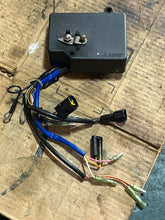 Lade das Bild in den Galerie-Viewer, 50 40 hp Yamaha 63D-03 C.D.I. UNIT ASSY cdi 63D-85540-03-00 two stroke 2002-2007
