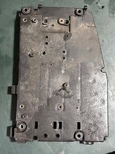 Lade das Bild in den Galerie-Viewer, DT 140 hp Suzuki ELECTRIC PARTS HOLDER 32890-94640 COVER 32895-94630 two stroke 1992
