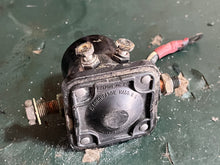 Load image into Gallery viewer, 70 hp Johnson Evinrude STARTER SOLENOID 586180 0582708 two stroke 1994 compatibility 35-140 hp
