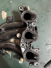 Lade das Bild in den Galerie-Viewer, DF 30 25 hp Suzuki INTAKE MANIFOLD 13110-94L00 four stroke 2018
