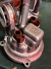 Cargar imagen en el visor de la galería, 150 175 200 225 250 300 hp Yamaha 68F-14182-01-00 VST FLOAT CHAMBER COVER 60V-14182-01-00 2000-2011 two stroke HPDI
