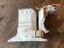 Lade das Bild in den Galerie-Viewer, 90 hp Evinrude E-tec 20” MIDSECTION sl SWIVEL 0434691 STEERING ARM 5001766 5009550 exhaust housing 0351234 adaptor 0350834 two stroke 2004-2012
