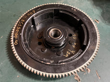 Lade das Bild in den Galerie-Viewer, 90 75 hp Yamaha flywheel ROTOR ASSY with keyway 6H0-85550-00-00 fl117-32 two stroke 1992-2009
