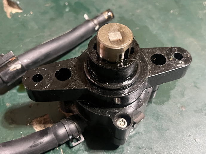 DF 200 hp Suzuki FUEL PUMP 15100-96J01 four stroke 2020-2024 HOSES 15193-96J11 15194-96J11