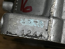 Lade das Bild in den Galerie-Viewer, 200 175 150 hp Mercury CARBURETOR SET WMH 16-1 16-2 16-3 top 3308-9672A44 3311-818650A4 818650A52, center 3308-9672A45 818650A5 818650A53, bottom 3308-9672A46 818650A6 818650A59 two stroke v6 compatible 175 150 hp
