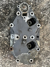Lade das Bild in den Galerie-Viewer, 70 60 50 hp Tohatsu Nissan CYLINDER HEAD 353010011 two stroke 1986-2002
